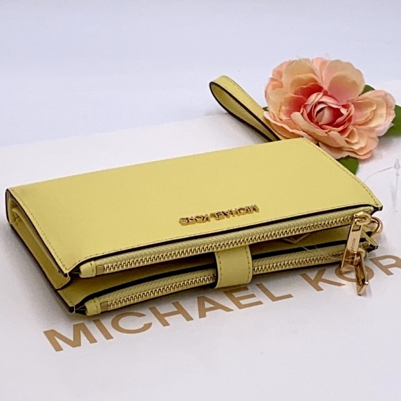 MICHAEL KORS LARGE DOUBLE ZIP WRISTLET BUTTERCUP - Picture 4 of 16